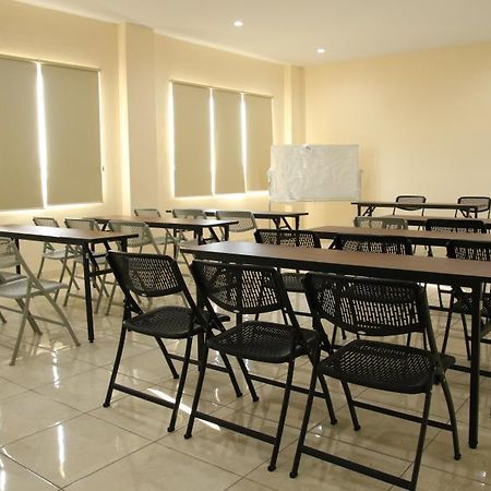 Daya Hotel Makassar Extérieur photo