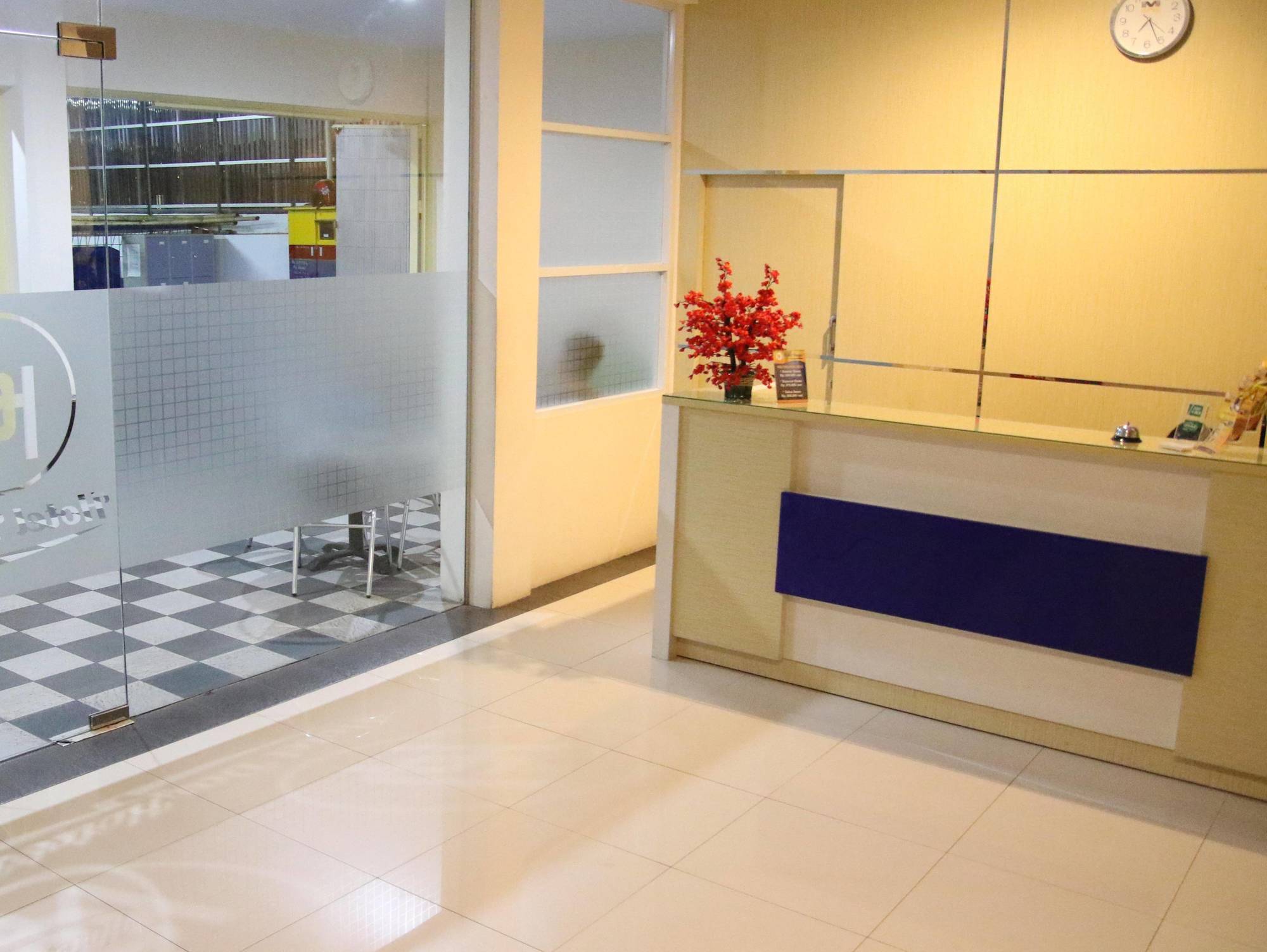 Daya Hotel Makassar Extérieur photo